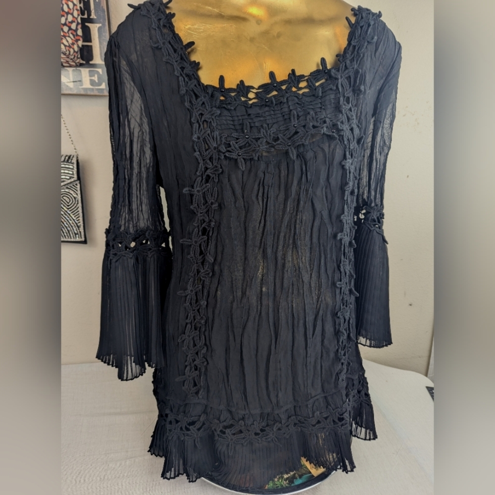 Passion Concept Beautifully Bohemian Long Sleeve Crochet & Lace Accent Blouse L